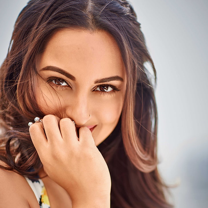 HD wallpaper: Bollywood actress, 4K, Sonakshi Sinha, beauty, young adult |  Wallpaper Flare