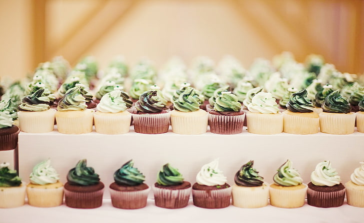St Patricks Day Cupcakes, brown and white cupcakes, Holidays, HD wallpaper