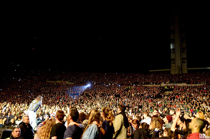 women's brown top, Uruguay , Aerosmith, Estadio Centenario, concerts