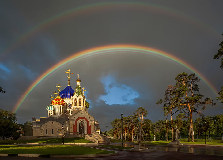 multicolored cathedral near river, rainbow, Moscow, The temple of Saint Prince Igor of Chernigov, HD wallpaper