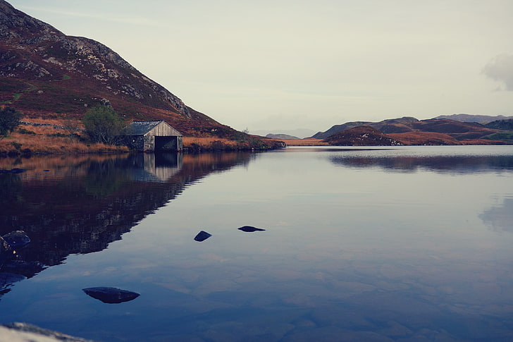 gray wooden shed, lake, building, mountains, reflection, nature, HD wallpaper
