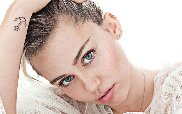 Singers, Miley Cyrus, American, Blue Eyes, Face, Stare