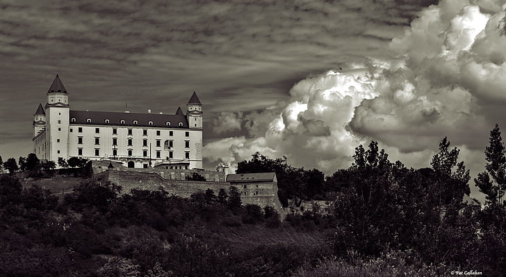 architecture, Bratislava, Slovakia, castle, clouds, monochrome