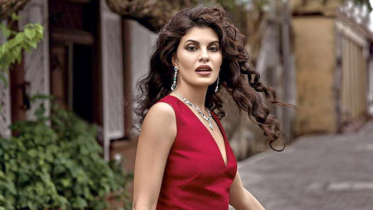 12 Best Jacqueline Fernandez Hairstyles of All Time  Styles At Life