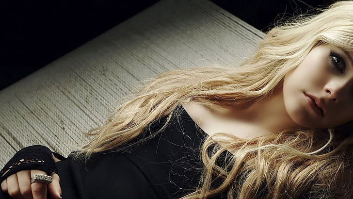 woman wearing black off shoulder top, Avril Lavigne, singer, blonde