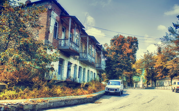 Armenia, Dilijan, white SUV, Architecture, Seasons/Autumn, trees, HD wallpaper