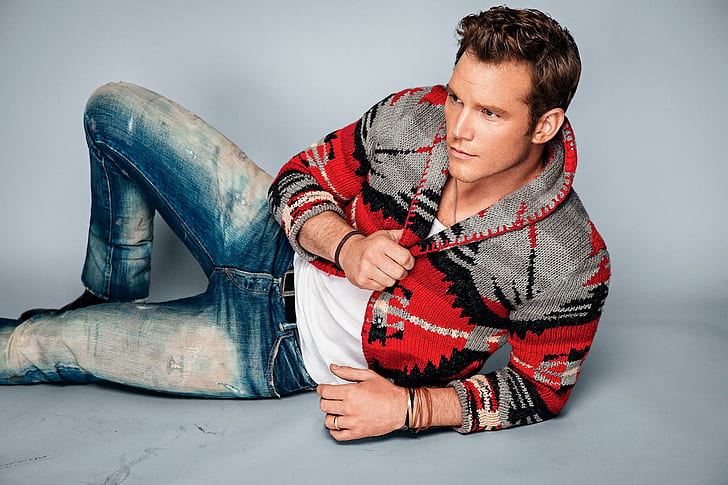 chris pratt, gq, photo shoot, actor, men's grey-and-red cardigan, white shirt and acid wash denim outfit