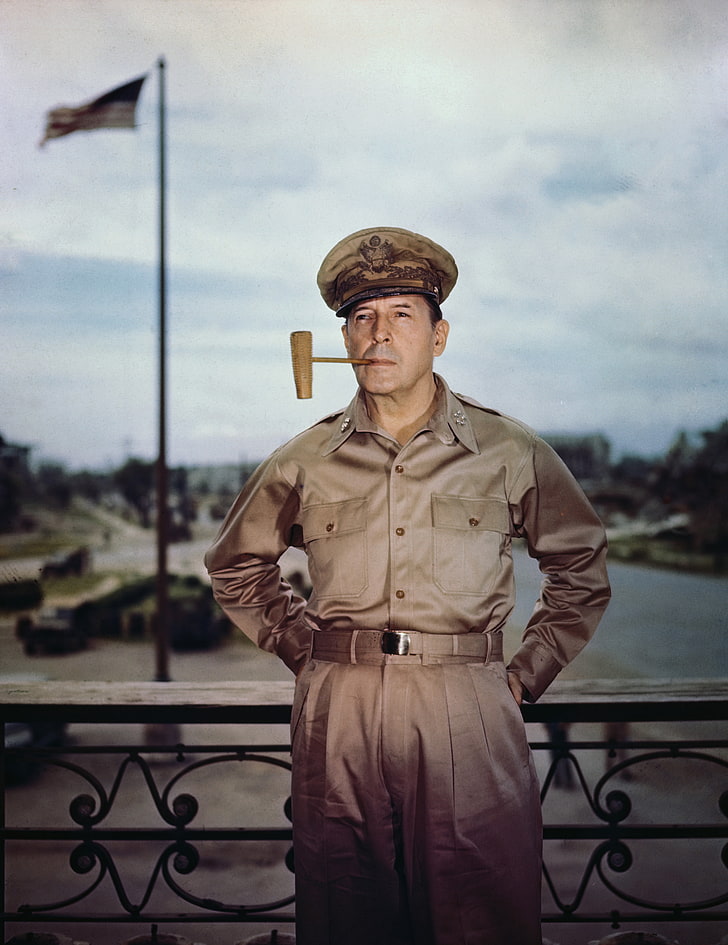 Douglas McArthur, military, World War II, US Army, pipes, corn cob pipes