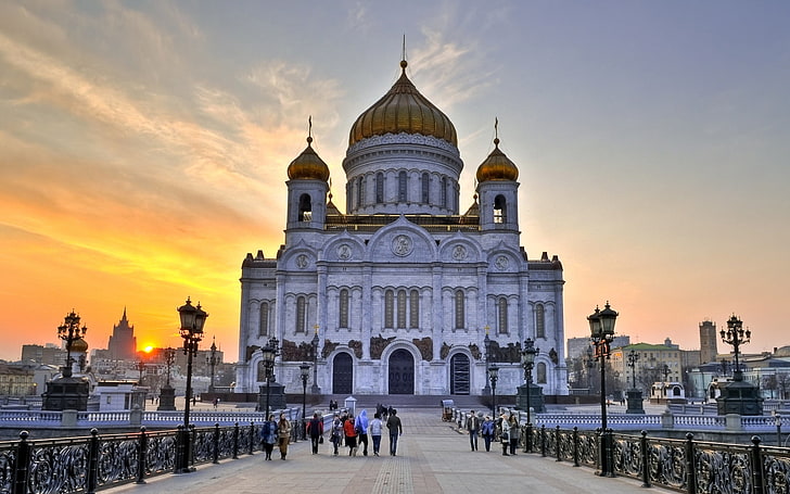 white and brown mosque, christ the savior cathedral, moscow, white stone