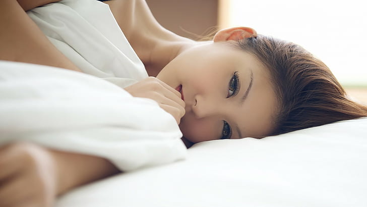 model, Japanese, brunette, women, in bed, HD wallpaper