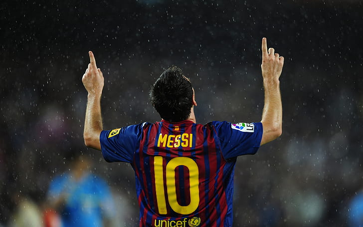 Lionel Messi in Rain, lionel missi, famous, star, spain