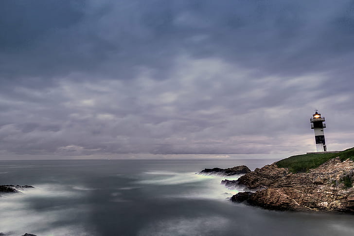 lighthouse under nimbus clouds during daytime, Illa, Faro, Faru, HD wallpaper