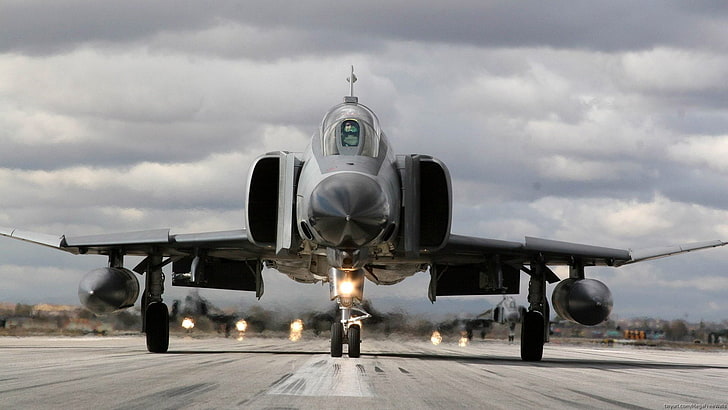 Jet Fighters, McDonnell Douglas F-4 Phantom II