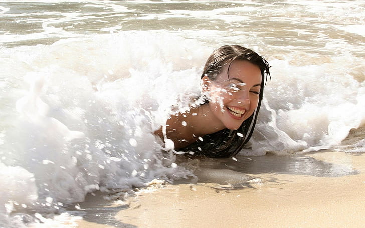 sea, women, smiling, Lorena Garcia, brunette, water, beach, HD wallpaper