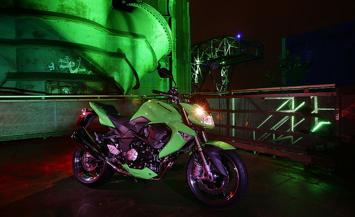 2008 Kawasaki Z1000, green Kawasaki sports bike, Motorcycles
