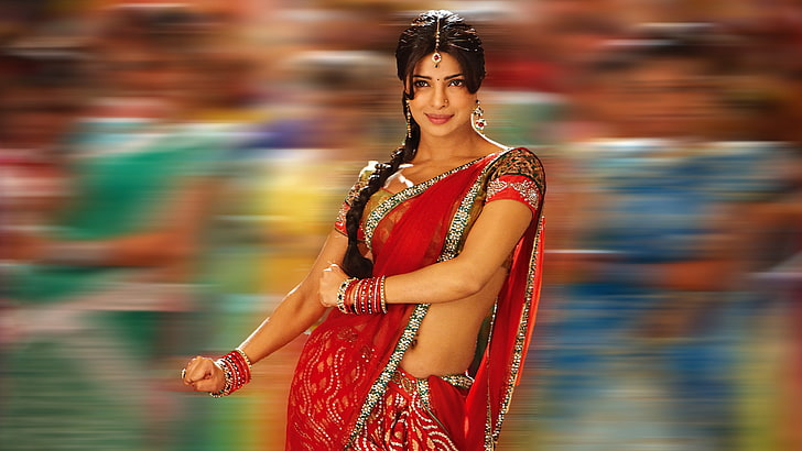 Beautiful Actress Priyanka Chopra Light Gold Net Saree - MiaIndia.com
