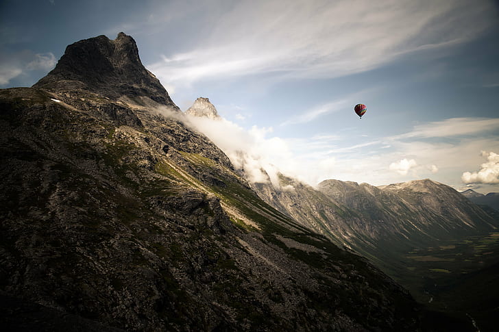 hot air balloon in air near mountain during daytime, contra, gigantes