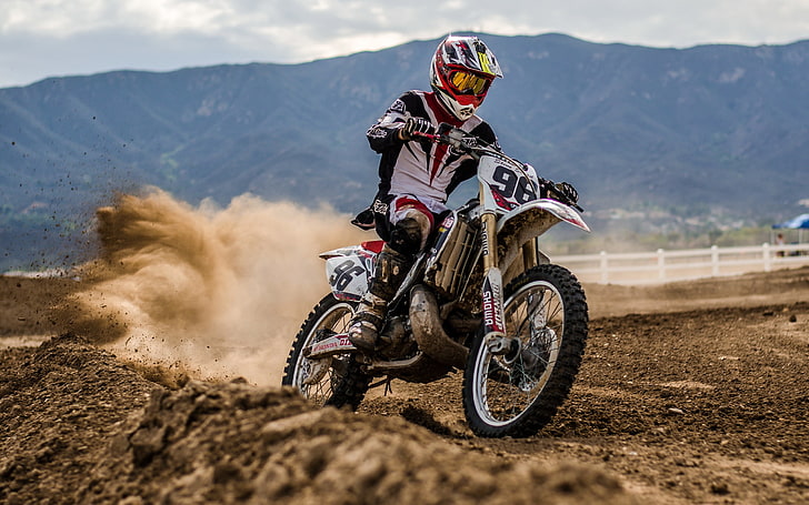white motocross dirt bike, motorcycle, sports, race, dust, sports Race, HD wallpaper