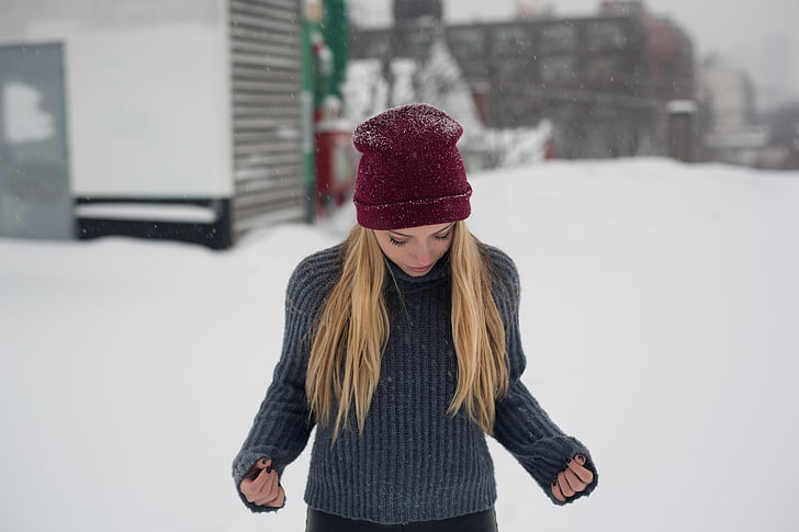 women, sweater, blonde, snow, grey sweater, winter, warm clothing, HD wallpaper