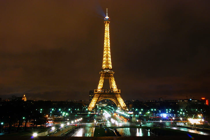 Eiffel Tower during nighttime, eiffel tower, rain, night  light, HD wallpaper
