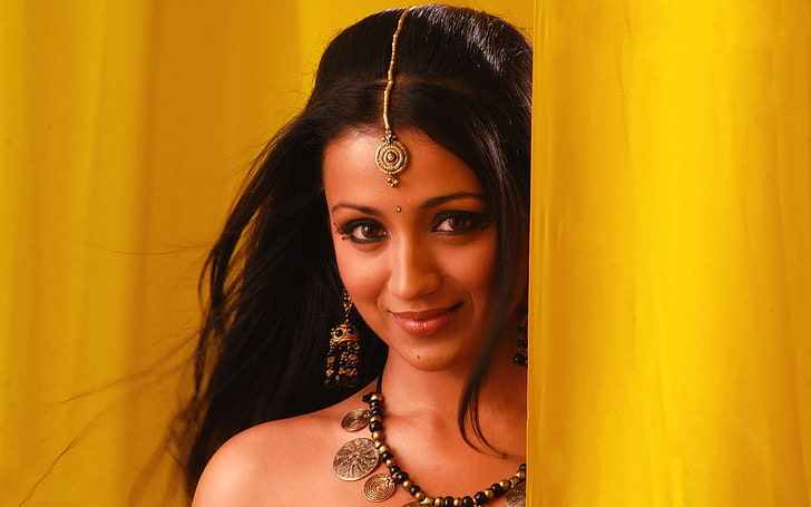 Trisha Krishnan, women's beaded black and brown necklace, Female Celebrities