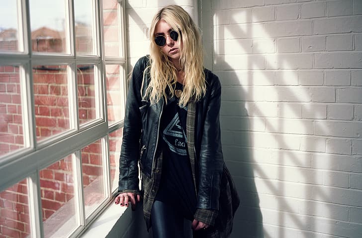 The Pretty Reckless, music, women, celebrity, actress, singer