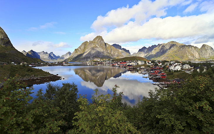 Reine–lofoten Islands Is A Fishing Village And The Administrative Center Of The Municipality Of Moskenes In Nordland County, Norway, HD wallpaper