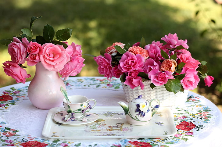 pink petaled flowers, roses, bouquets, vase, basket, table, service, HD wallpaper