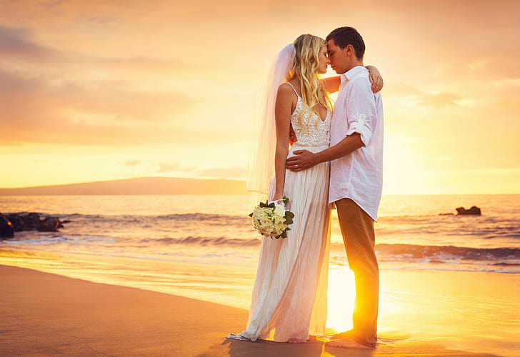 Wedding sunset, couple, bride, beach, Sea, Happy, kissing, just married, HD wallpaper