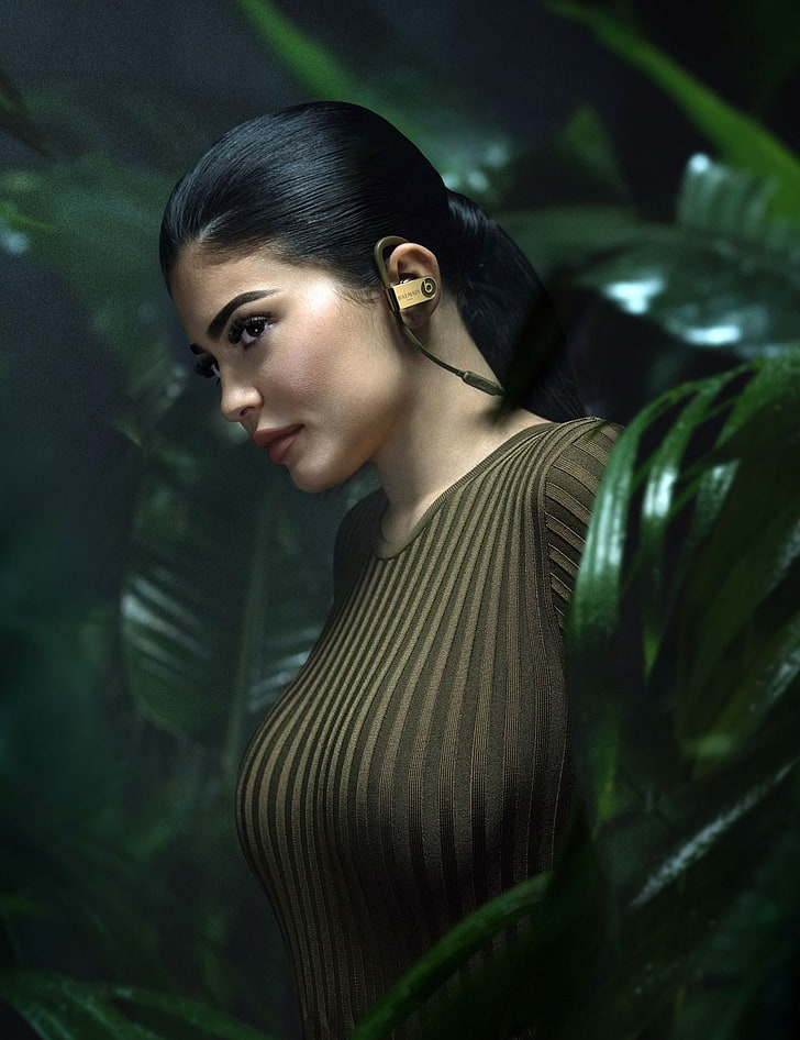 Kylie Jenner, model, women, women outdoors, portrait, one person