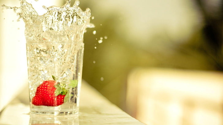 clear drinking glass, strawberry, splashes, water, fruit, freshness, HD wallpaper