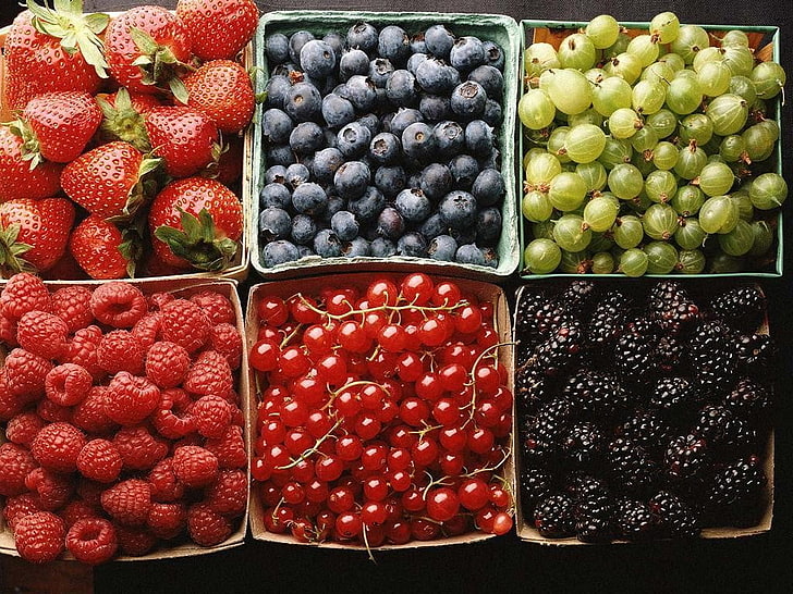 assorted berries in brown boxes, fruit, strawberries, blueberries