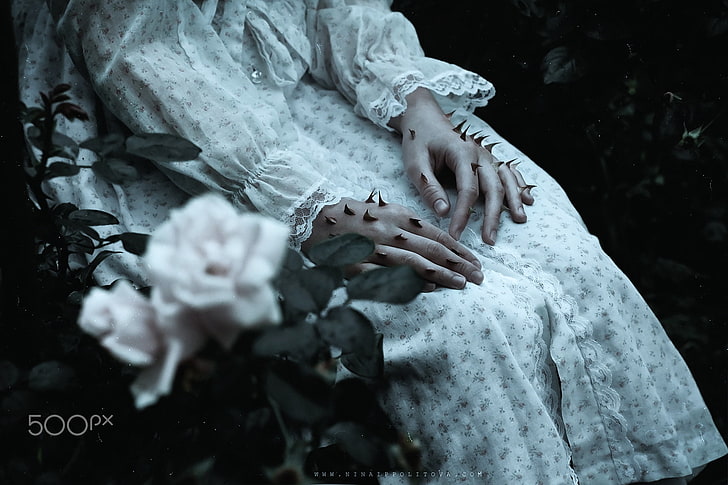 dark fantasy, 500px, Shirø Igarashi, hands, rose, thorns, no people
