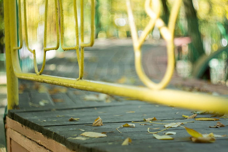 yellow steel fence, fall, leaves, bokeh, park, wooden surface, HD wallpaper