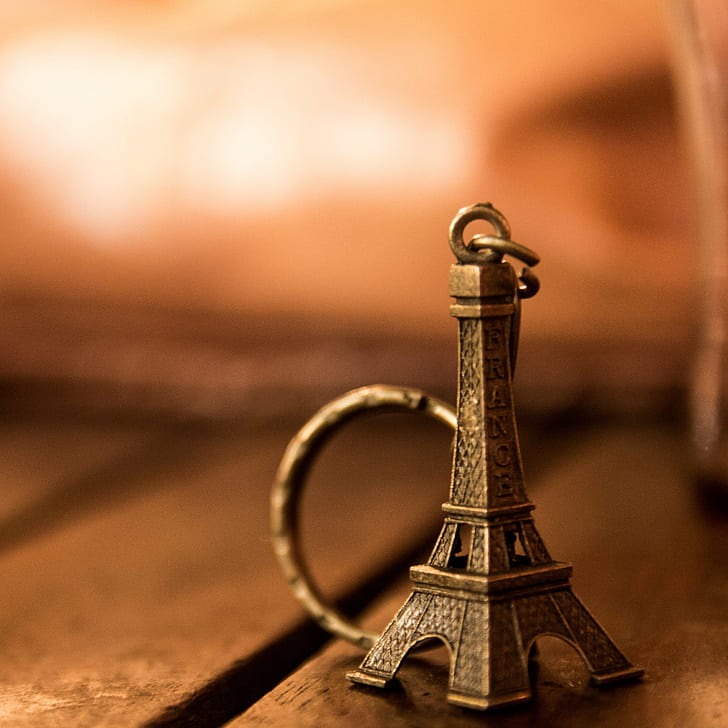 close-up photography of brass Paris Eiffel Tower keychain, sigma