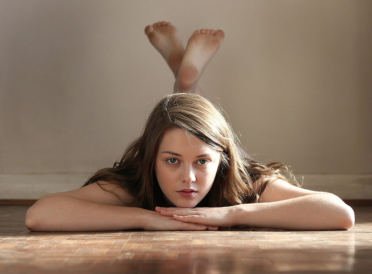 brunette, women, Imogen Dyer, lying on front, feet, one person, HD wallpaper
