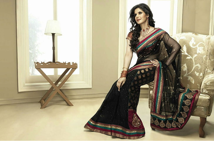 Zarine Khan Saree Gorgeous, black and red floral sari dress, Female Celebrities, HD wallpaper