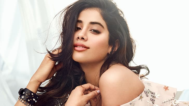 Janhvi Kapoor's glam game is getting high; see pics - The Statesman