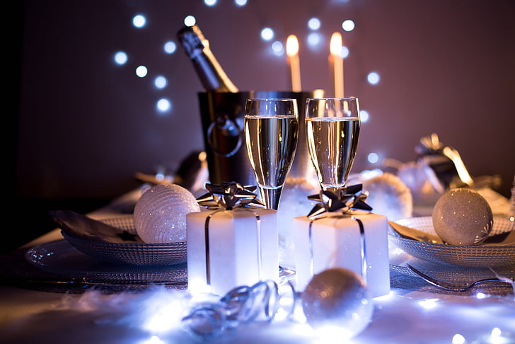 two clear wine glasses, holiday, champagne, food, presents, Christmas, HD wallpaper