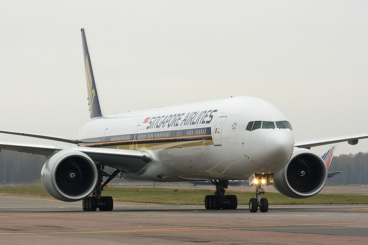 white Singapore Airlines airplane, The plane, Liner, Boeing, 777, HD wallpaper
