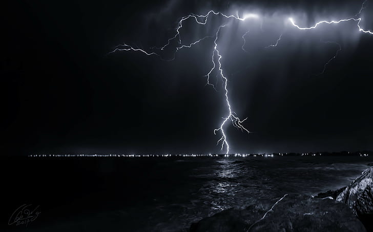 lightning-nature-night-ocean-wallpaper-preview.jpg