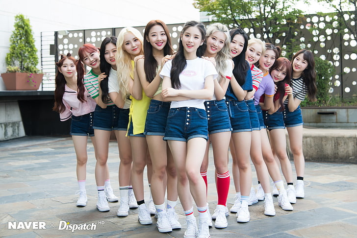 LOONA, K-pop, women, Asian, blond hair, looking at viewer, smiling