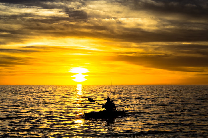 silhouette of man and woman painting, nature, men, sunset, kayaks