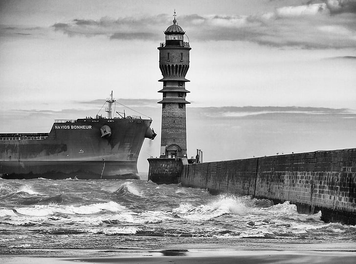 Dunkirk Lighthouse Black And White HD Wallpaper, cargo shirt near lighthouse