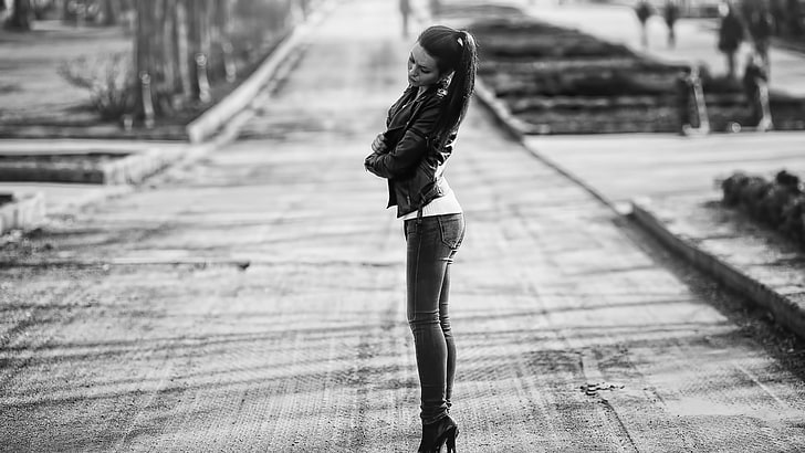 grayscale photo of a woman standing on road, women, model, jeans, HD wallpaper