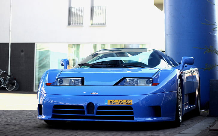 Bugatti EB 110 blue supercar front view