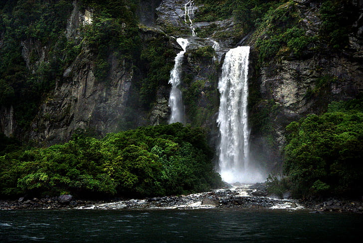 waterfalls in brown cliff, After the rain, Milford Sound NZ, Fiordland National Park, HD wallpaper