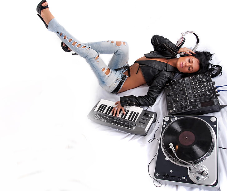 Beautiful DJ girl mixing electronic music Stock Photo by ©jag_cz 94632900