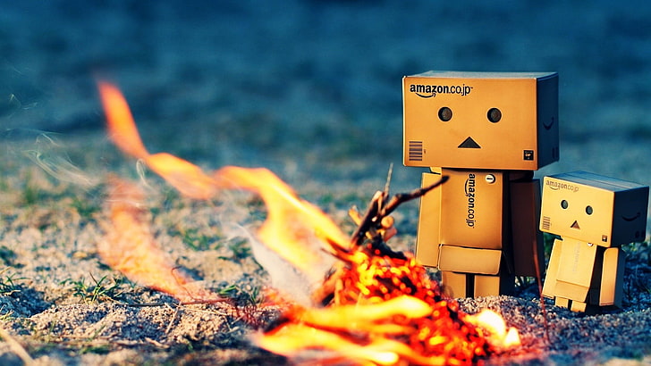 Dumbo from Amazon, danboard, fire, cardboard robots, fire - Natural Phenomenon, HD wallpaper