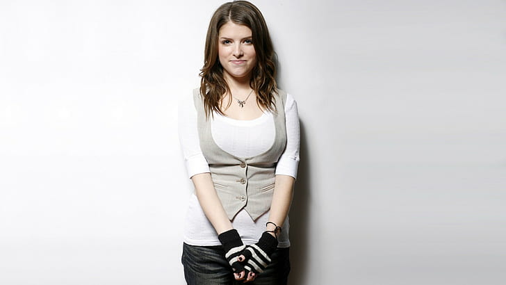 Anna Kendrick, one person, young adult, standing, young women